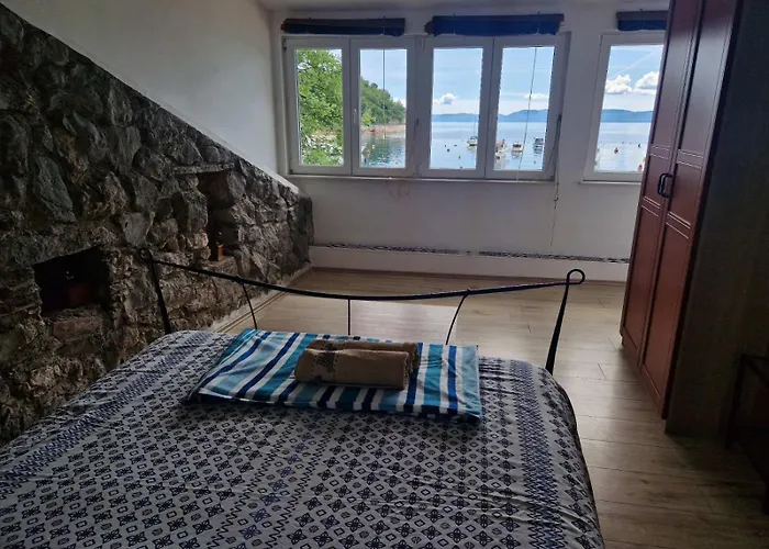 Beach House Bassi